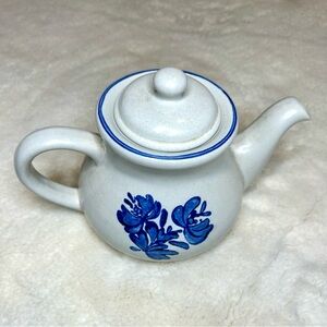 Pfaltzgraff Yorktowne Vintage 80s Stoneware Teapot